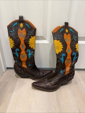 BCBG Cowboy Tall Boots Western Turquoise Yellow FALL Vintage showstopper 7.5